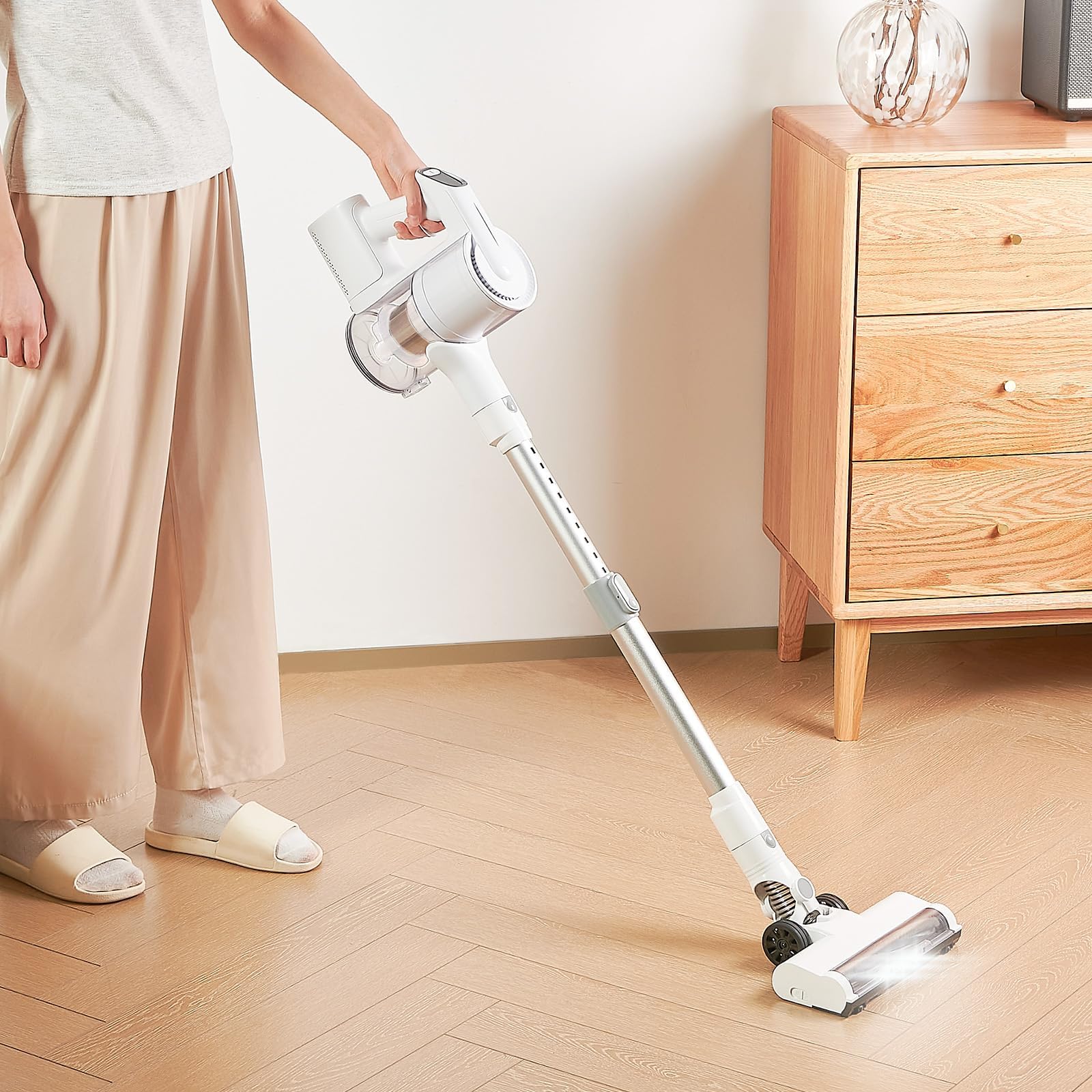 乾湿両用のパワフルコンパクトコードレス掃除機 LEDライト付き 乾湿両用のパワフルコンパクトコードレス掃除機 LEDライト付き